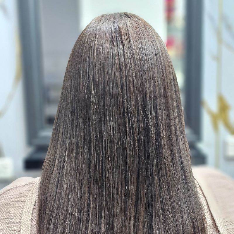 Rear view of hair after treatment, comparison 1